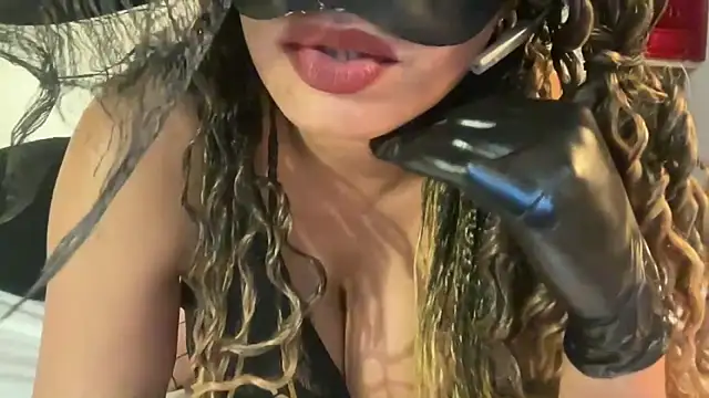 SCARLET-SANTANA online show from 31, 10, 2025