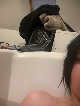 Petite moi online show from 4, 4, 2026