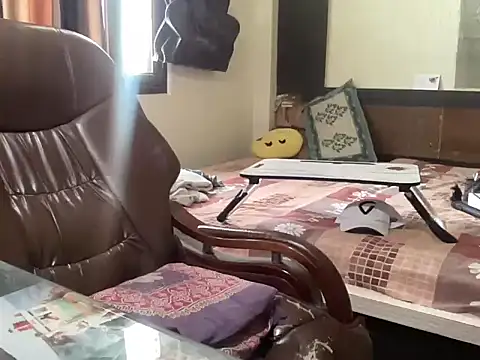 yourhero3466 online show from 30, 3, 2026