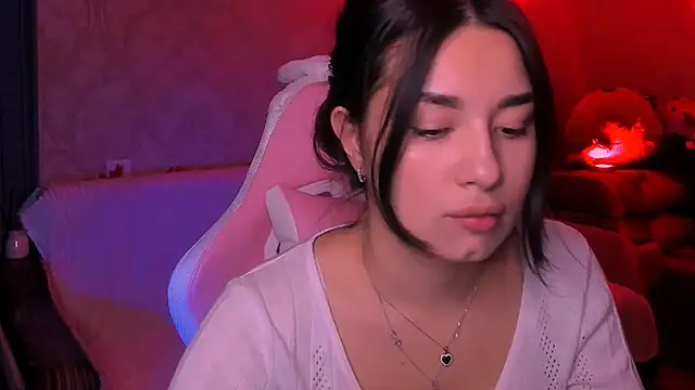 Snapshot of Swee_Alicee chatting on 26, 11, 2025 Swee Alicee online show from 26, 11, 2025