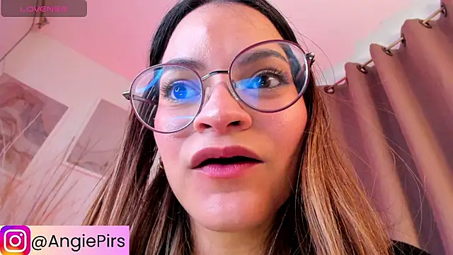 Angie Pirss online show from 15, 10, 2025