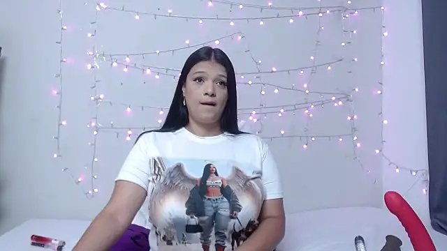 Nicol Love0 online show from 10, 3, 2025