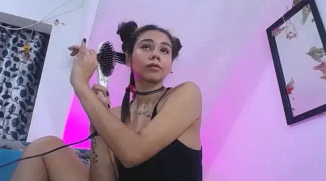 Snapshot of diamonmeli chatting on 4, 2, 2025 diamonmeli online show from 4, 2, 2025