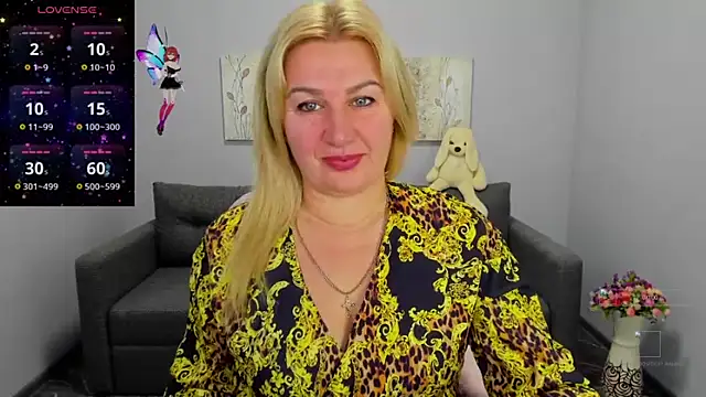 Lili Crossi online show from 13, 10, 2025