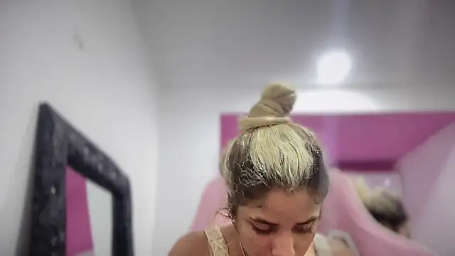 Snapshot of Susandolls chatting on 10, 11, 2025 Susandolls online show from 10, 11, 2025