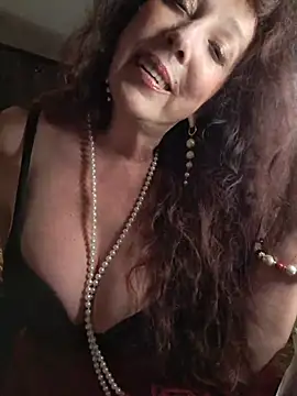 Snapshot of GypsyEsmeralda chatting on 27, 5, 2026 GypsyEsmeralda online show from 27, 5, 2026