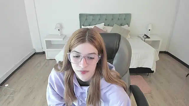 Snapshot of Nora_Vennucci chatting on 1, 2, 2026 Nora Vennucci online show from 1, 2, 2026