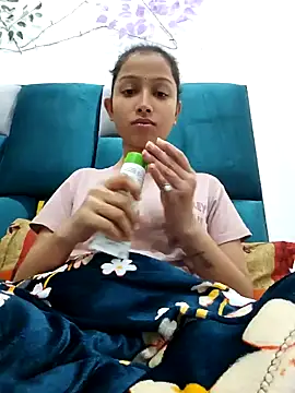 Snapshot of Aleena_Rai chatting on 12, 12, 2024 Aleena Rai online show from 12, 12, 2024