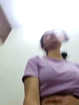 Snapshot of Aleena_Rai chatting on 5, 3, 2025 Aleena Rai online show from 5, 3, 2025