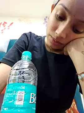 Snapshot of Aleena_Rai chatting on 9, 3, 2025 Aleena Rai online show from 9, 3, 2025