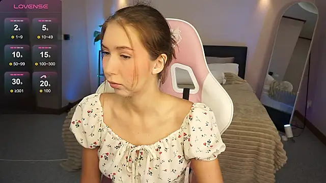 Snapshot of LinaSiren chatting on 16, 12, 2024 LinaSiren online show from 16, 12, 2024