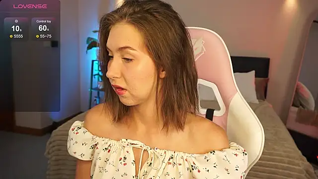 Snapshot of LinaSiren chatting on 19, 12, 2024 LinaSiren online show from 19, 12, 2024