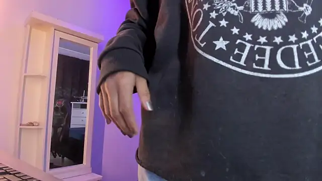 Amy Kiitty  online show from 21, 10, 2025