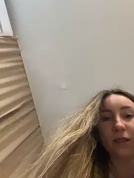 Snapshot of viviandaimond1 chatting on 4, 2, 2025 viviandaimond1 online show from 4, 2, 2025