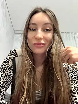 Snapshot of viviandaimond1 chatting on 8, 10, 2025 viviandaimond1 online show from 8, 10, 2025