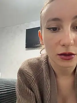 Snapshot of viviandaimond1 chatting on 11, 10, 2025 viviandaimond1 online show from 11, 10, 2025