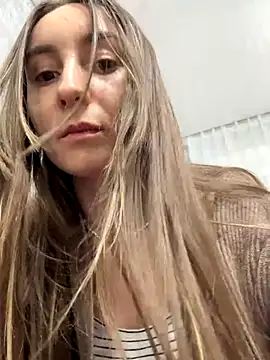 Snapshot of viviandaimond1 chatting on 16, 10, 2025 viviandaimond1 online show from 16, 10, 2025