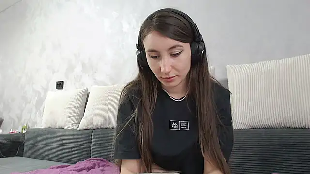 Snapshot of viviandaimond1 chatting on 19, 10, 2025 viviandaimond1 online show from 19, 10, 2025