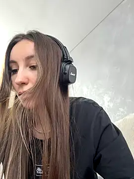 Snapshot of viviandaimond1 chatting on 13, 11, 2025 viviandaimond1 online show from 13, 11, 2025