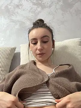 Snapshot of viviandaimond1 chatting on 20, 11, 2025 viviandaimond1 online show from 20, 11, 2025