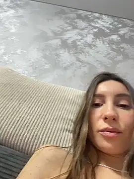 Snapshot of viviandaimond1 chatting on 13, 12, 2025 viviandaimond1 online show from 13, 12, 2025