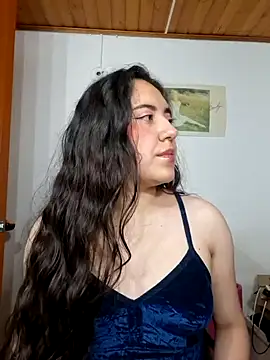 Emi chik online show from 15, 4, 2026