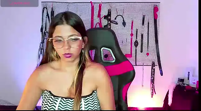 Snapshot of Megaan_Greey chatting on 12, 12, 2024 Megaan Greey online show from 12, 12, 2024