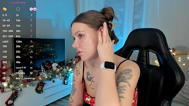 Snapshot of Marta_May_ chatting on 15, 12, 2024 Marta May  online show from 15, 12, 2024