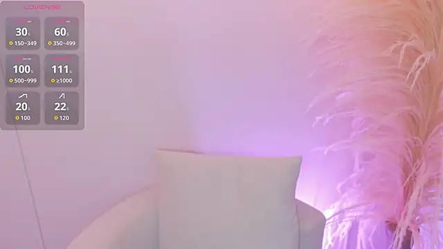 thaliafox  online show from 14, 4, 2026