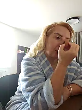 Snapshot of MariaRichi_ chatting on 6, 3, 2025 MariaRichi online show from 6, 3, 2025