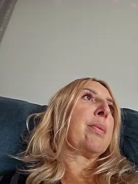 Snapshot of MariaRichi_ chatting on 1, 11, 2025 MariaRichi online show from 1, 11, 2025