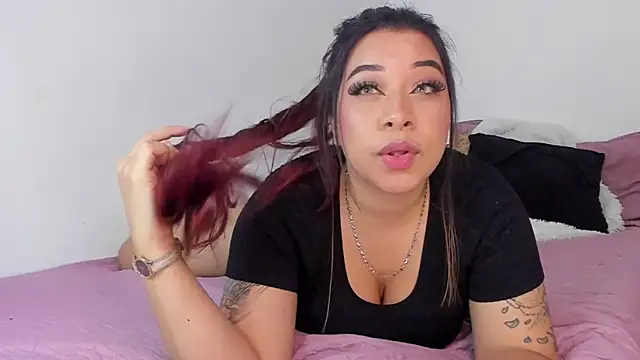Snapshot of C_rose97 chatting on 19, 10, 2025 C rose97 online show from 19, 10, 2025