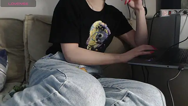 Snapshot of -LauraGold- chatting on 4, 3, 2025 -LauraGold- online show from 4, 3, 2025