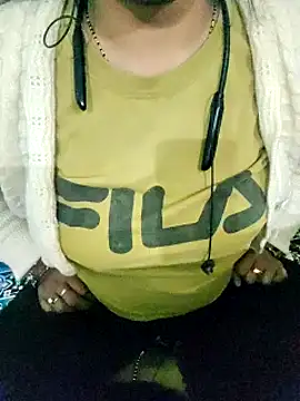 Snapshot of lovelyruhi chatting on 5, 1, 2025 lovelyruhi online show from 5, 1, 2025