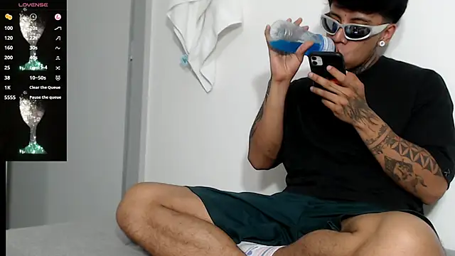 Nickhot0609 online show from 28, 2, 2025