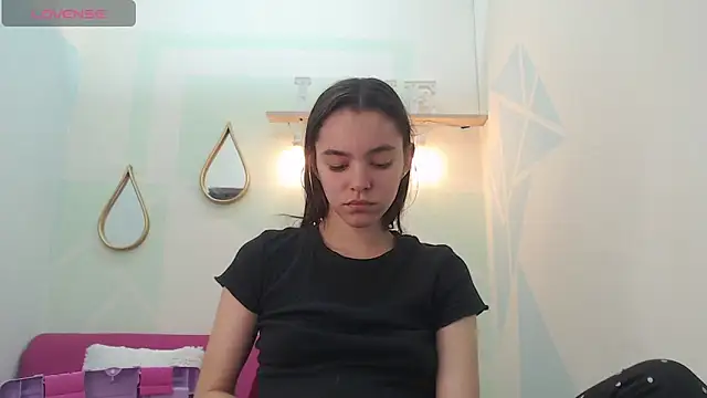 Mia-kalinfa online show from 4, 2, 2025