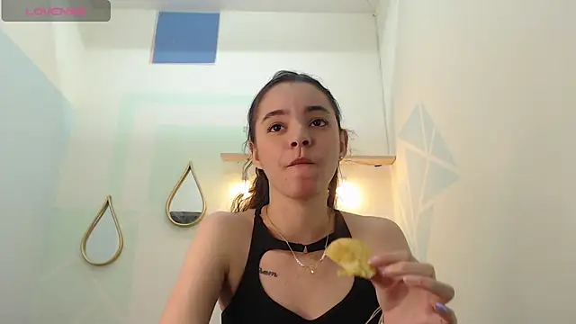 Mia-kalinfa online show from 5, 2, 2025