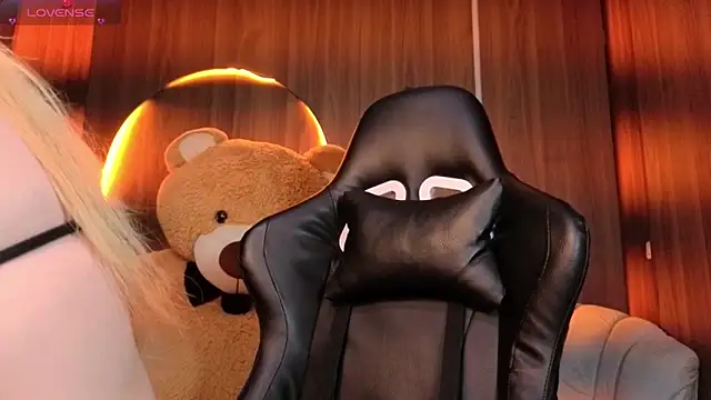 Snapshot of Kitty_fox_b chatting on 10, 2, 2026 Kitty fox b online show from 10, 2, 2026