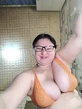 Snapshot of Holly-69 chatting on 7, 11, 2025 Holly-69 online show from 7, 11, 2025