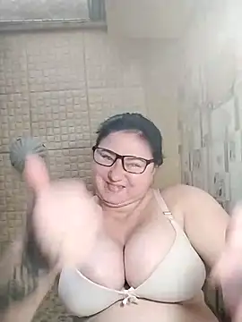 Snapshot of Holly-69 chatting on 23, 11, 2025 Holly-69 online show from 23, 11, 2025