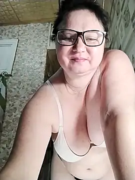 Snapshot of Holly-69 chatting on 27, 11, 2025 Holly-69 online show from 27, 11, 2025