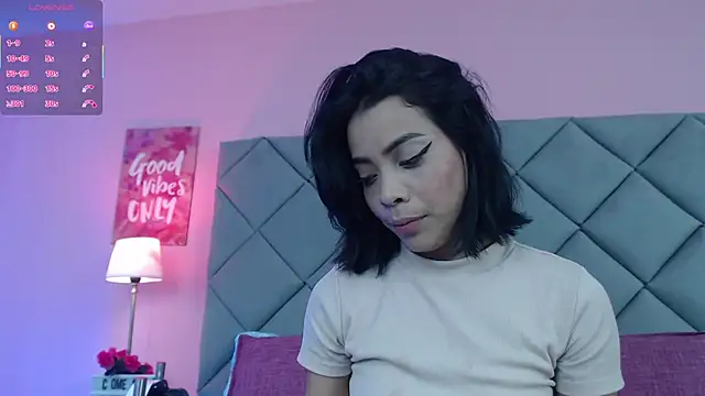 SaraSchmitt online show from 12, 3, 2025