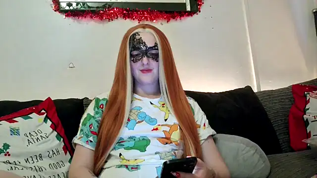 Snapshot of LexiSnowUK chatting on 4, 12, 2024 LexiSnowUK online show from 4, 12, 2024