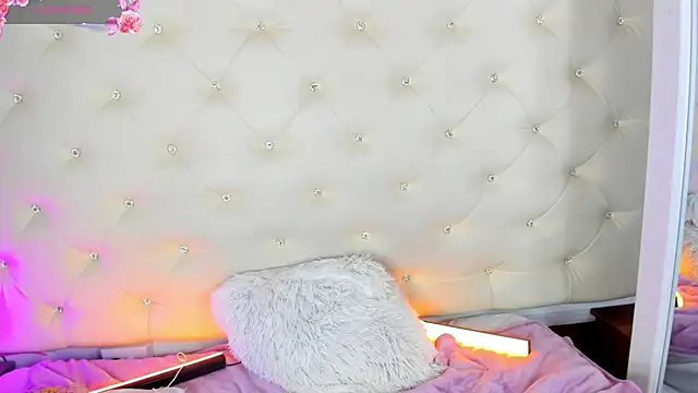 Snapshot of _jade_white_ chatting on 7, 2, 2025 jade white online show from 7, 2, 2025