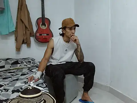 Snapshot of latino_hotxxx chatting on 11, 3, 2025 latino hotxxx online show from 11, 3, 2025