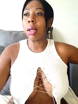 Snapshot of IsabellaaSmith chatting on 13, 2, 2025 IsabellaaSmith online show from 13, 2, 2025