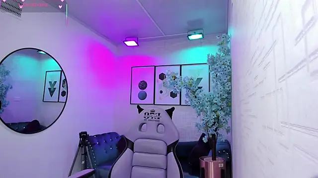 Tiara rr online show from 14, 4, 2026