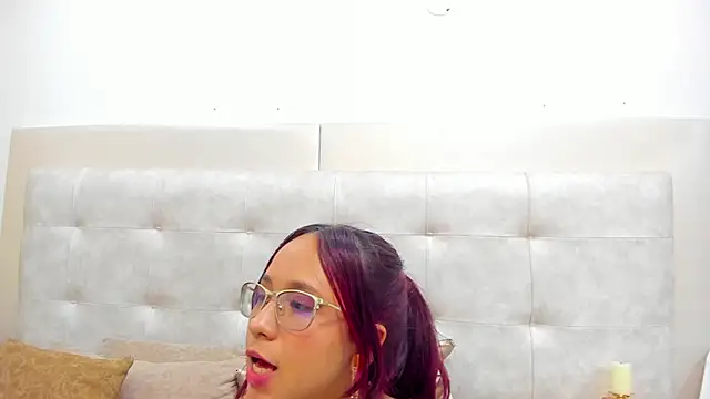 Snapshot of MelanieRoah chatting on 25, 2, 2025 MelanieRoah online show from 25, 2, 2025