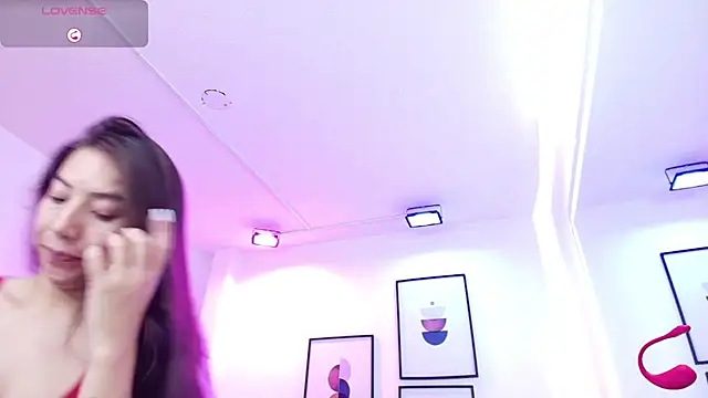 Snapshot of Ema_louis_ chatting on 3, 7, 2026 Ema louis online show from 3, 7, 2026