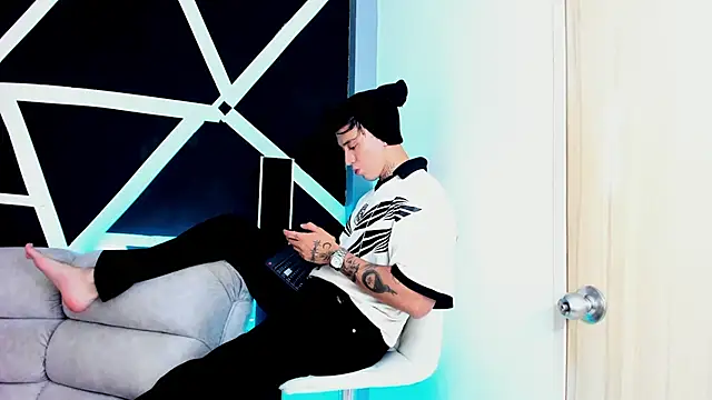 Snapshot of JUSTIN_FULLER1 chatting on 11, 9, 2025 JUSTIN FULLER1 online show from 11, 9, 2025